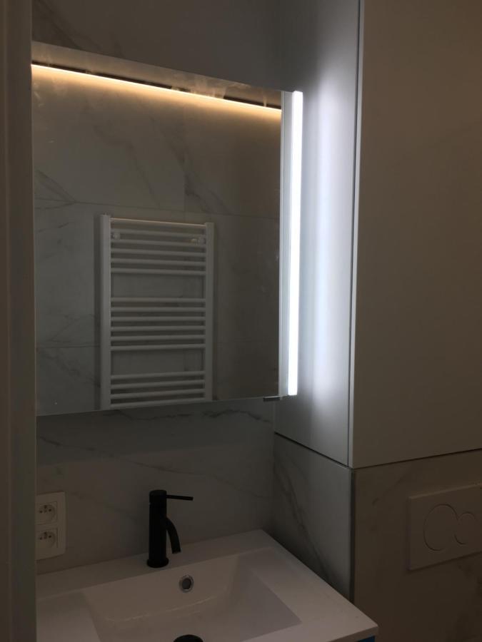 Apartment 4 Pers Met Frontaal Zeezicht & Prive Zwembad
